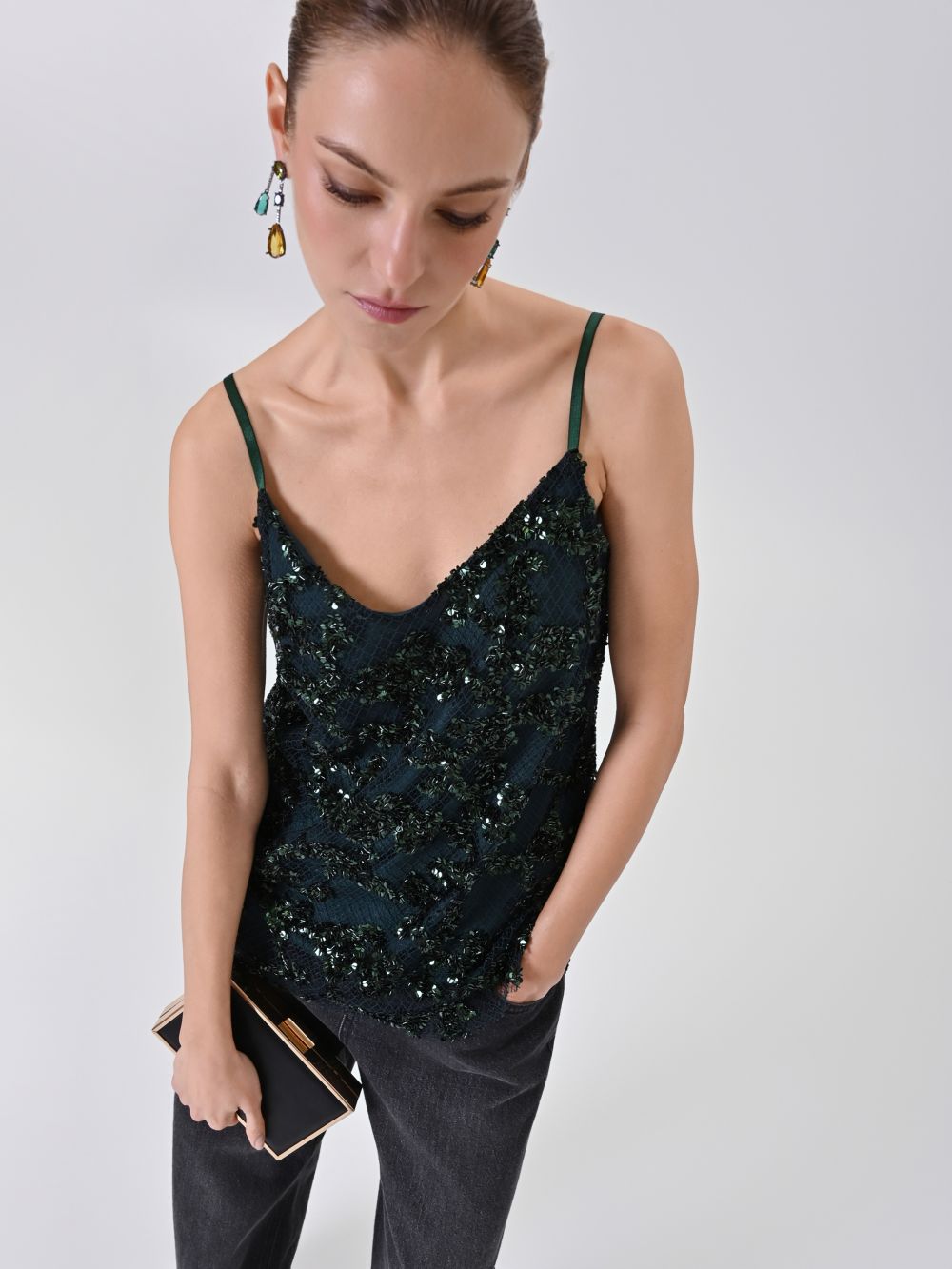Top canotta verde con ricamo di paillettes