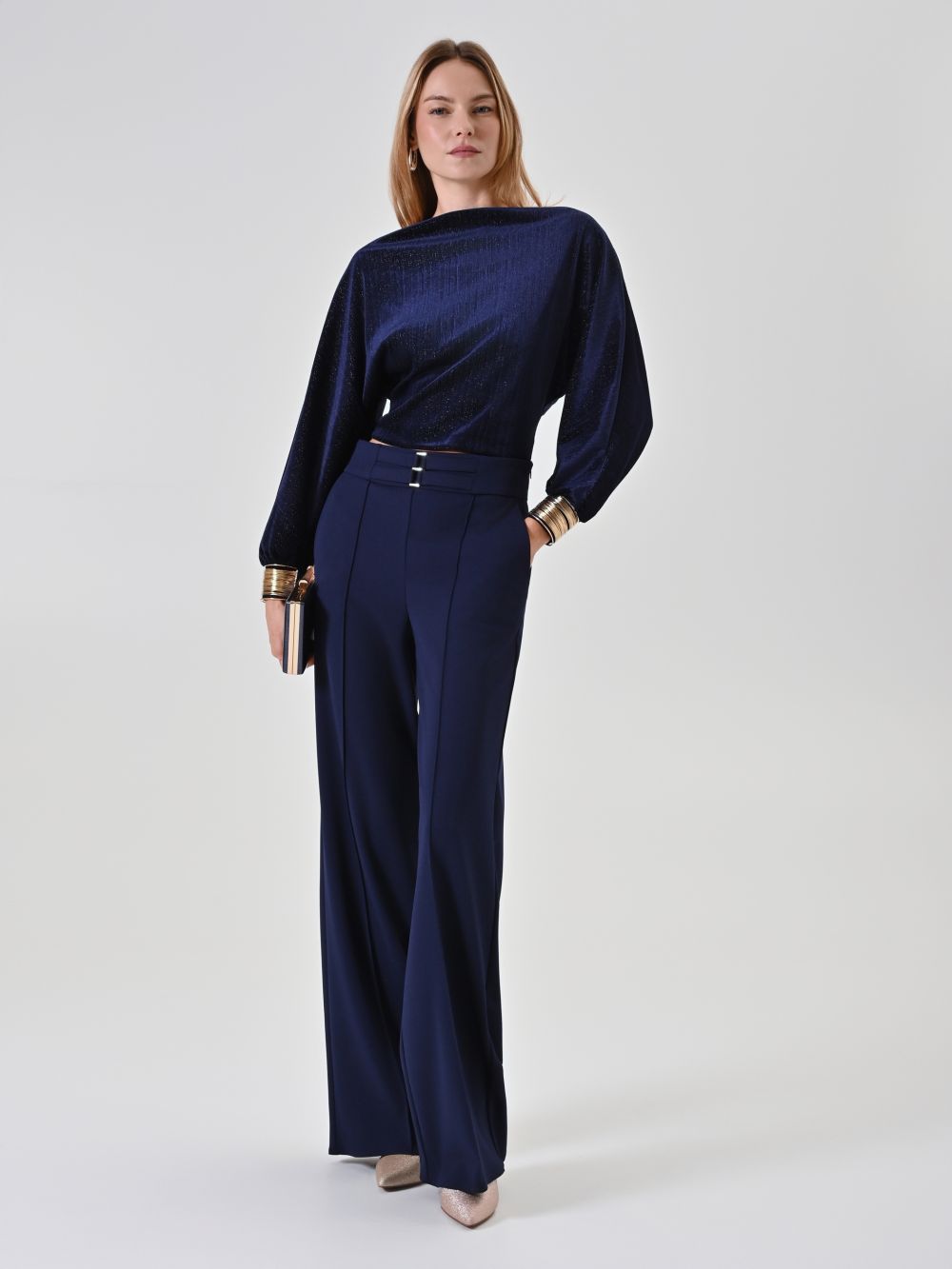 Pantalone palazzo blu dettaglio gold