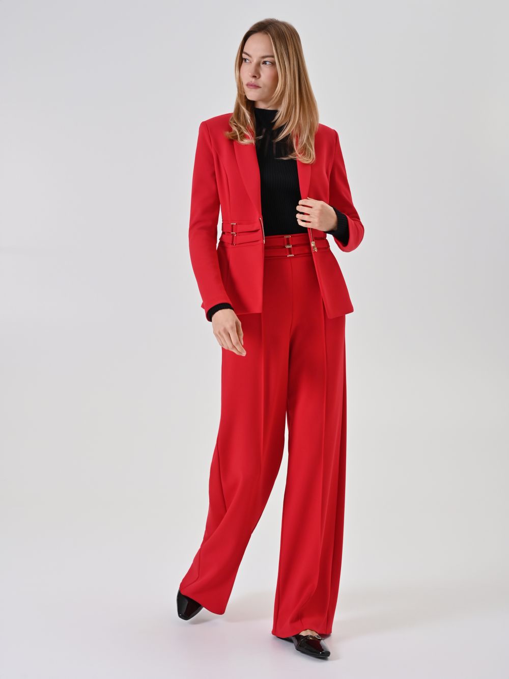 Rote Palazzohose mit Schnalle