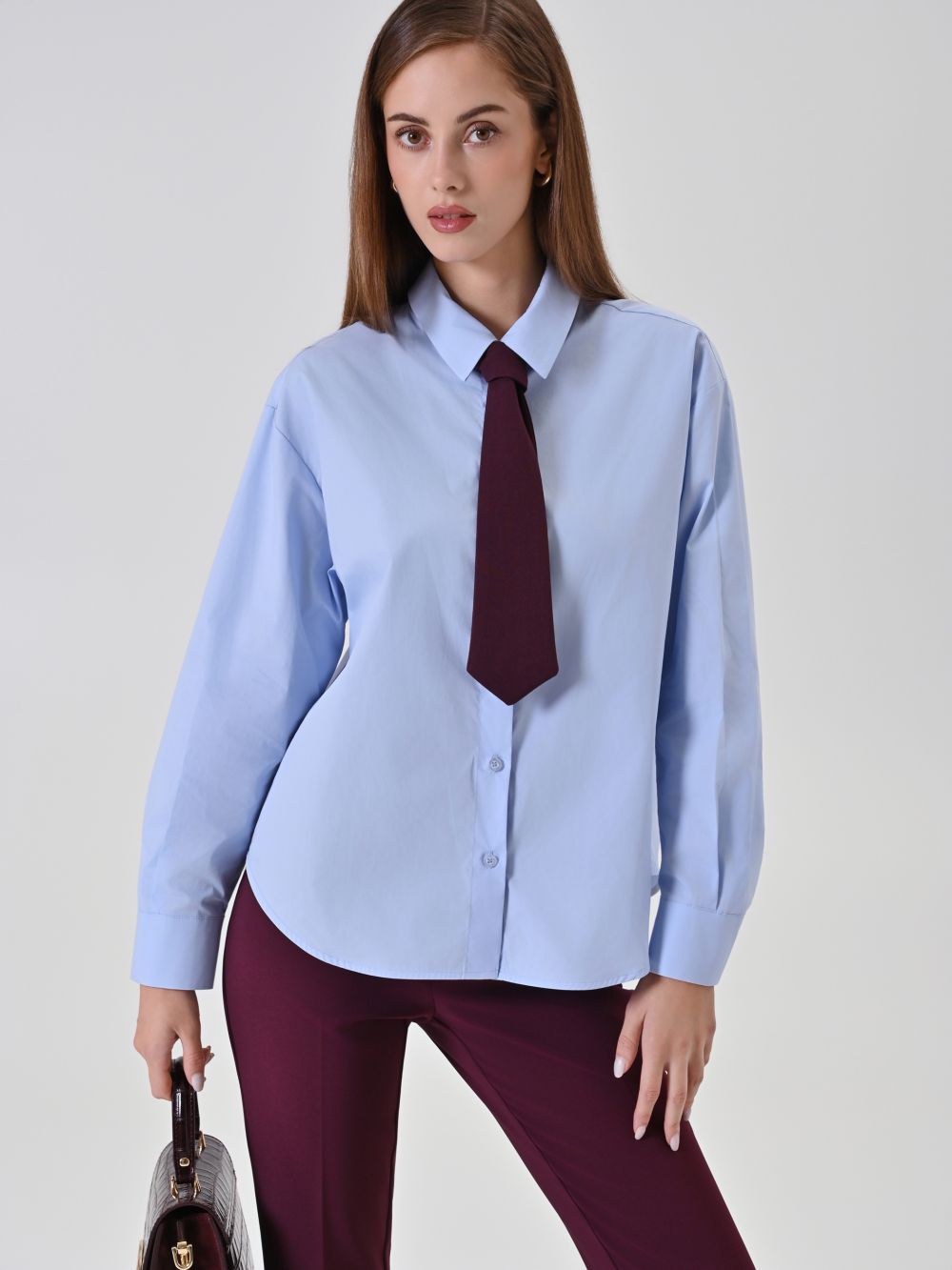 Camicia azzurra in cotone con cravatta
