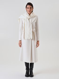 Bufanda color crudo con trenzas y perlas det_1