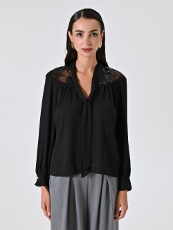 Schwarze Bluse mit Spitzenpasse det_2