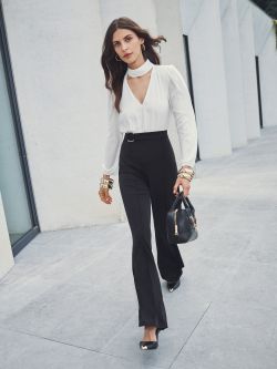 Overall mit weißer Bluse und Schnalle sp_e1