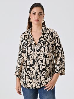 Curvy Black & White Floral Blouse in_i7