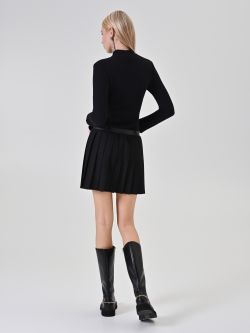 Black Dress with Pleated Skirt det_3