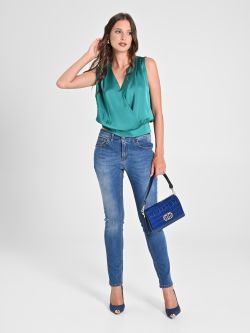 Überkreuztes Top aus Satin in Jadegrün in_i7