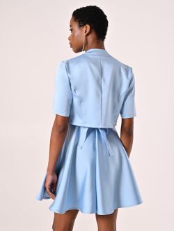 Bolero aus strukturiertem Satin in Hellblau det_3