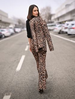 Ausgestellte Hose mit Animal-Print sp_e1