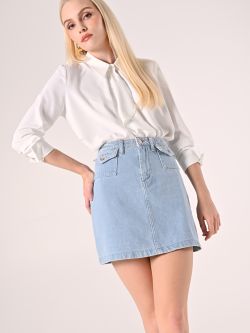 Jupe courte forme « de ligne A » en denim clair in_i7