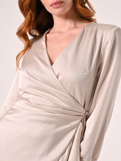 Wickelkleid aus Enver Satin in Weiß in_i5