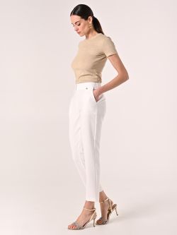 Pantalón blanco con botón recubierto in_i7