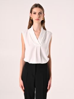 White Blouse with Fold-Over Neck det_2
