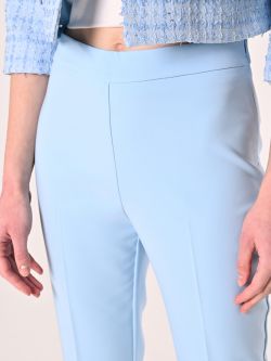 Ausgestellte Hose aus technischem Gewebe in Hellblau in_i5