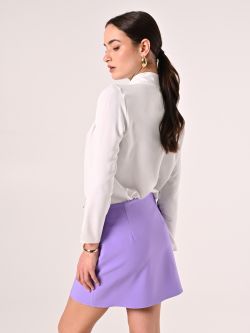 Bluse mit Schleife und Abnähern in Weiß det_3