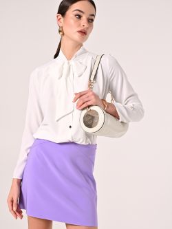 Bluse mit Schleife und Abnähern in Weiß sp_e1