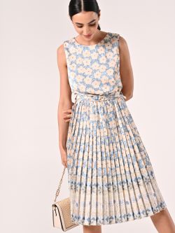 Vestido midi plisado con estampado floral celeste sp_e1