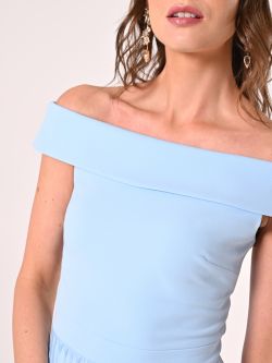 Schulterfreies Kleid in Hellblau mit plissiertem Rock in_i5