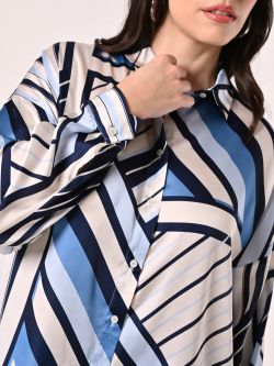 Camisa curvy con rayas celestes in_i5
