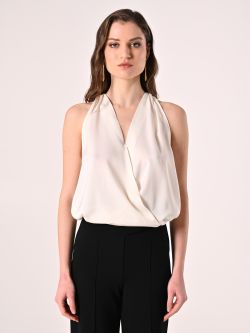 Top in Weiß aus Satin mit Neckholder-Ausschnitt det_2