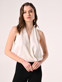 Top in Weiß aus Satin mit Neckholder-Ausschnitt in_i7