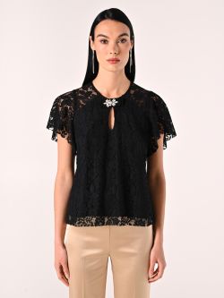 Schwarze Spitzenbluse mit Brosche det_2