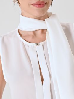 White Top with Bow and Sewn Pleats in_i5