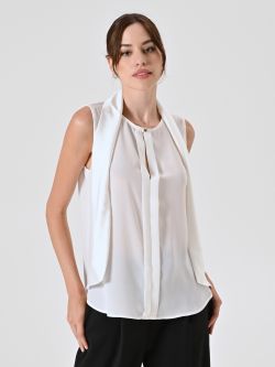 White Top with Bow and Sewn Pleats in_i7