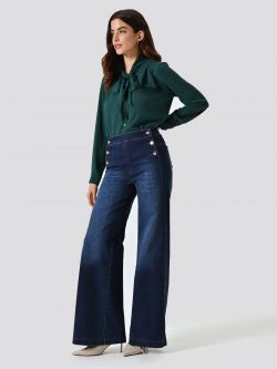 Jeans mit dunkler Waschung und weitem Bein in_i7