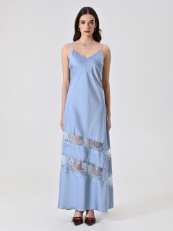 Kleid aus hellblauem Satin mit Spitzeneinsätzen det_1