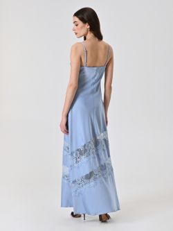 Kleid aus hellblauem Satin mit Spitzeneinsätzen det_3