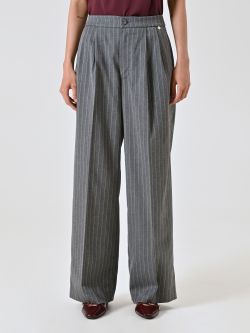 Pantalón amplio gris con raya diplomática det_2
