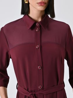 Robe chemise bordeaux en tissu crêpe cady in_i5