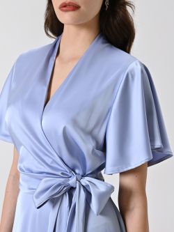 Langes Kleid in Hellblau mit Schleife in_i5