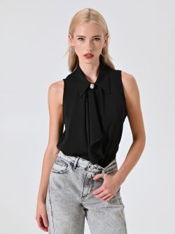 Camisa negra sin mangas con volantes in_i7