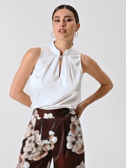 Blusa blanca con cuello mao in_i7