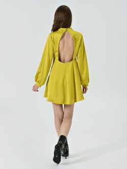 Vestido corto con espalda descubierta det_3