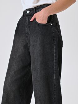 Jeans negros de corte fluido in_i5