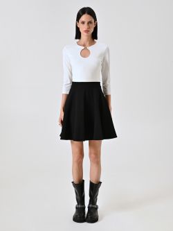 Zweifarbiges Kleid mit Tellerrock det_1