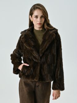 Kurze Jacke mit Pelzeffekt in_i7