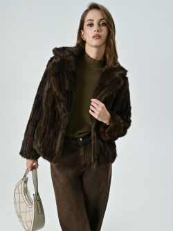 Kurze Jacke mit Pelzeffekt sp_e1