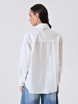 Biała koszula oversize z biżuteryjnymi guzikami det_3