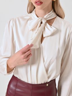 Body-Bluse mit Schleife in Weiß in_i5