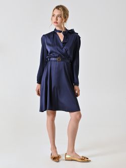 Kleid in Marineblau mit Schleife in_i7