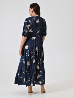 Vestido curvy azul con estampado floral det_3