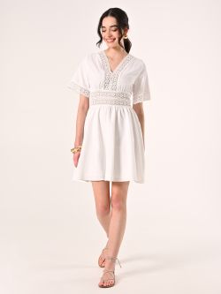 Vestido blanco con detalles en croché in_i7