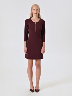 Kleid in Bordeaux mit Reißverschluss aus Scuba-Handkreppstoff det_1