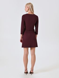 Kleid in Bordeaux mit Reißverschluss aus Scuba-Handkreppstoff det_3