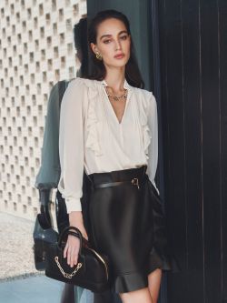Light Beige Blouse with Ruffles and Gold Chain sp_e1