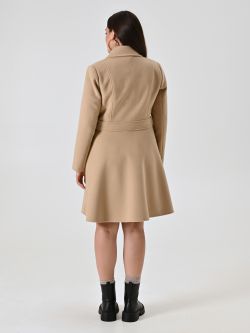 Abrigo curvy camel det_3