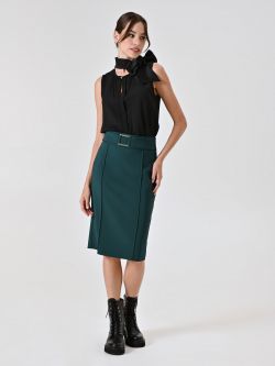 Falda verde con hebilla geométrica en tejido técnico in_i7